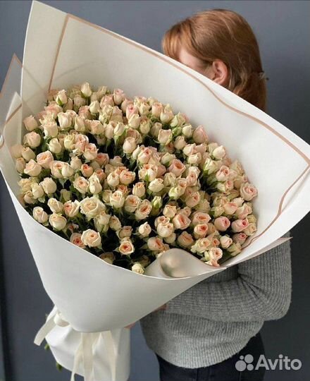 Цветы кустовые розы. букет кустовых роз.Доставка