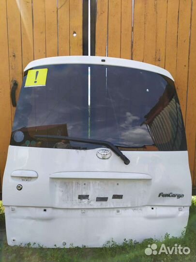 Toyota funcargo дверь
