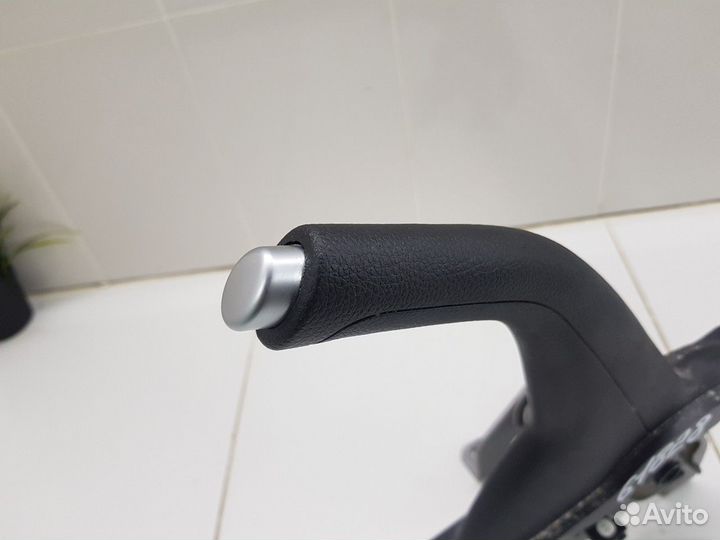 Рычаг стояночного тормоза (Kia Seltos)