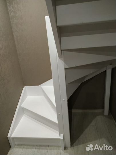 Лестница деревянная в частный дом под ключ