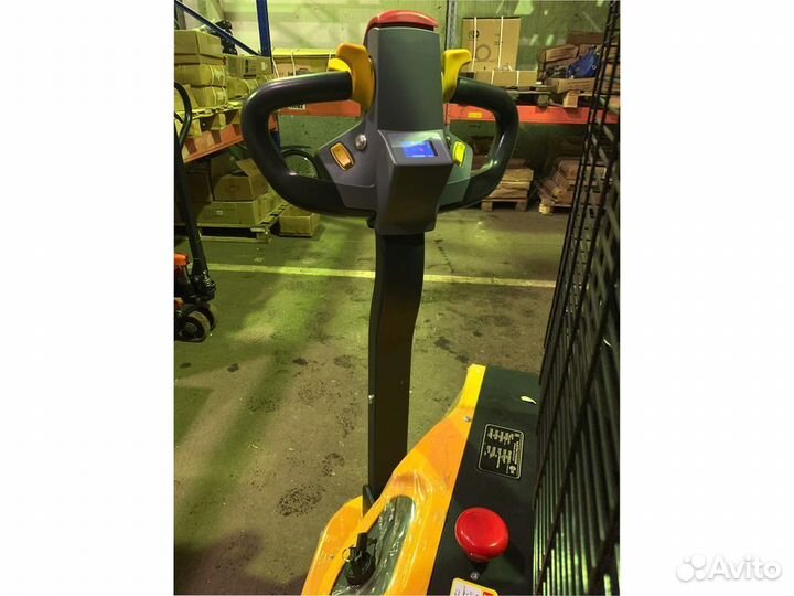 Штабелер электрический самоходный