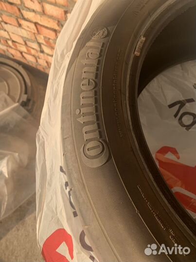 Continental UltraContact 225/50 R20