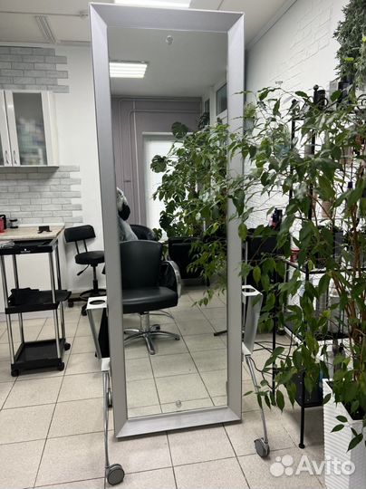 Парикмахерское оборудование, зеркало, мойка