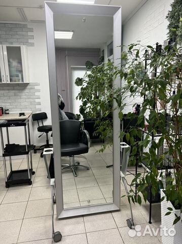 Парикмахерское оборудование, зеркало, мойка