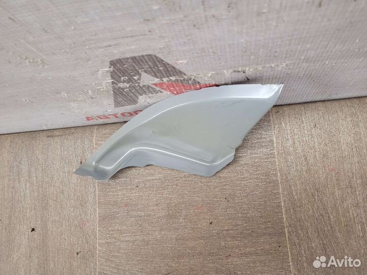 Опора фонаря левая Skoda Rapid