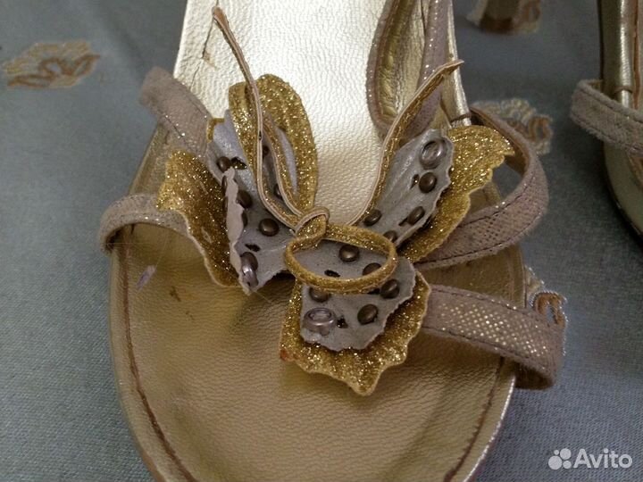 Босоножки золотые 37