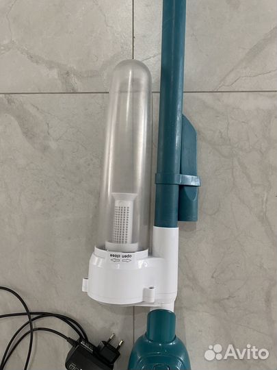 Вертикальный безпроводной пылесос Makita