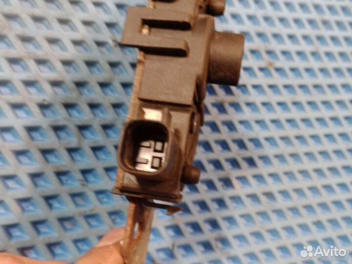 Замок капота Ford Mondeo 3 2001