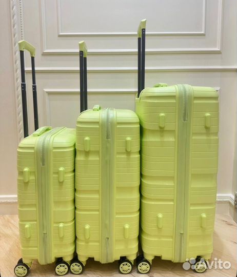 Комплект из 3 чемоданов новый