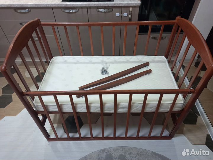 Детская кроватка с рождения и до 3 лет