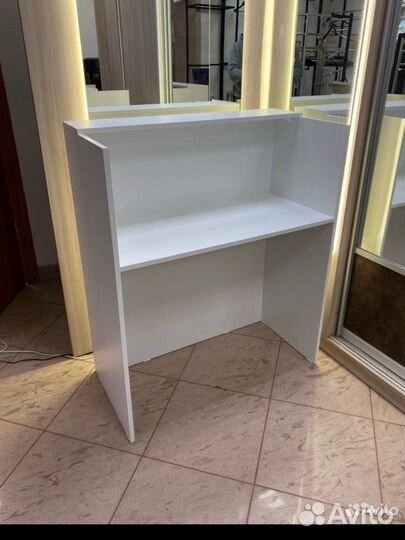 Стойка ресепшн