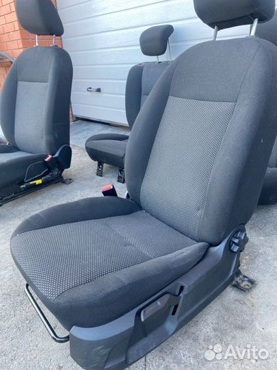 Сиденья комплект Ford Focus 2 shda 2011