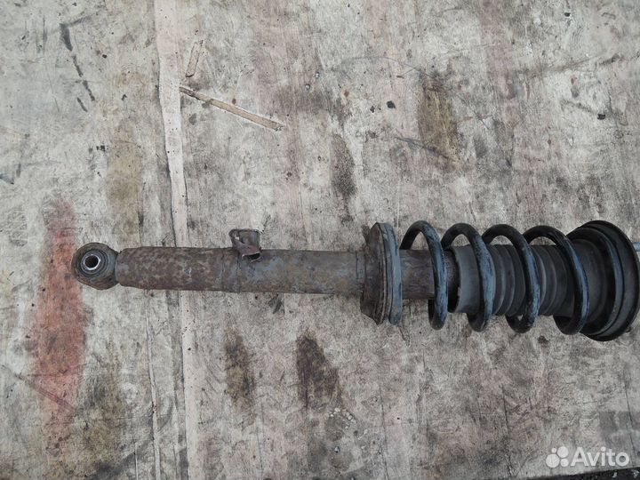 Амортизатор передний левый Lexus IS 250/350 05-13