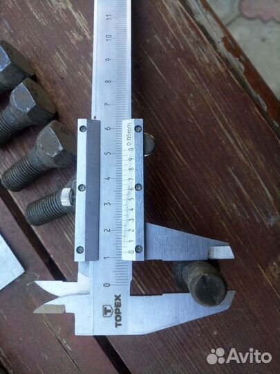 Болт колеса