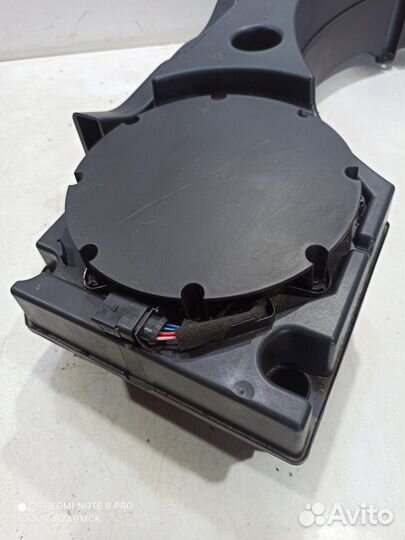 Сабвуфер (Audi Q8)