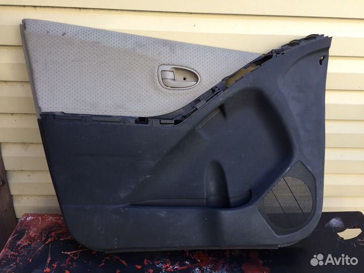 Запчасти на двери левая сторона, Тойота Витц,Ярис