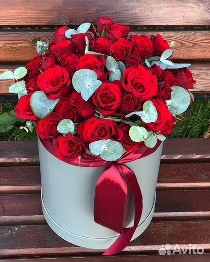 Розы в коробке с доставкой