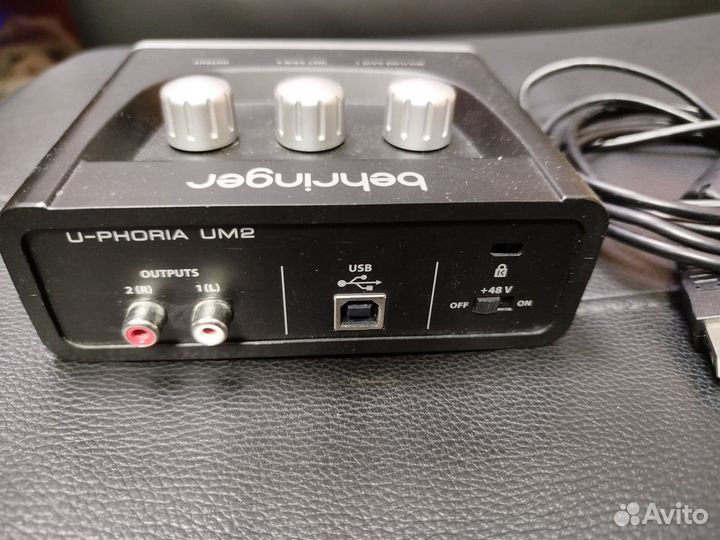 Аудио интерфейс Behringer UM2