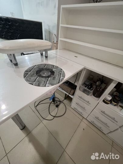 Маникюрный стол складной