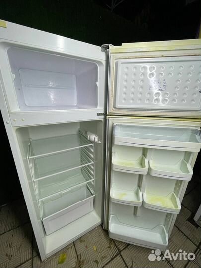 Холодильник бу Vestel