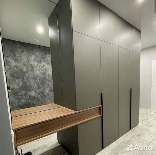 Современный шкаф в прихожую на заказ