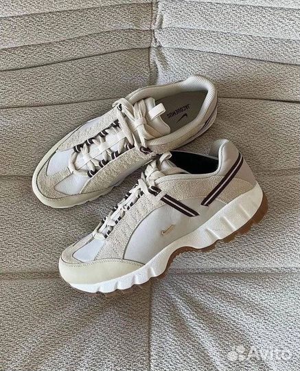 Кроссовки женские