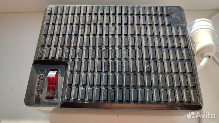 Стабилизатор напряжения Вега-9, отличное состояние