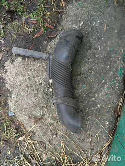 Volkswagen Touareg воздуховод на воздушный фильтр