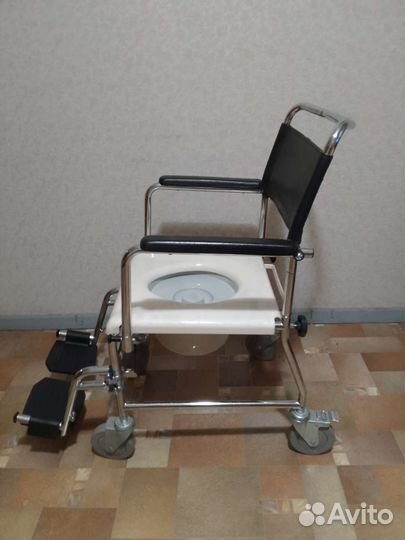 Кресло коляска с санитарным оснощением