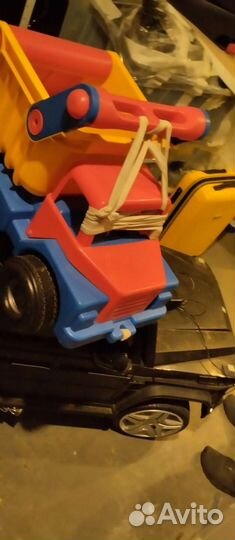 Беговел chillafish Самосвал самокат B1