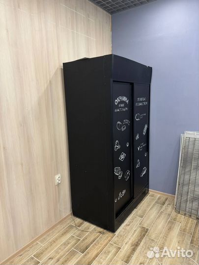 Холодильный шкаф