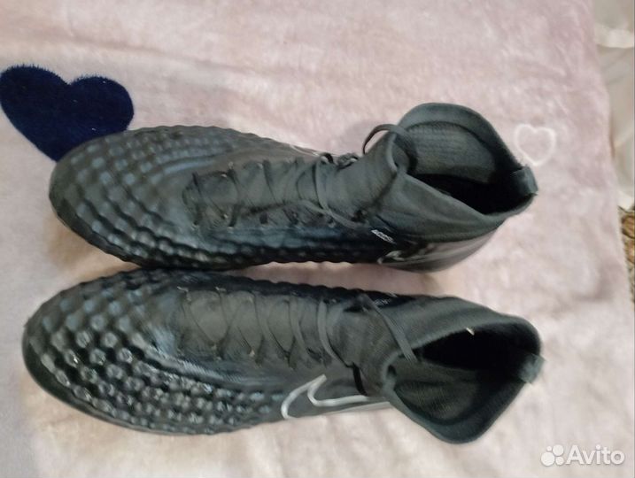 Футбольные бутсы nike