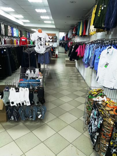 Торговый комплекс с арендаторами, 635 м²