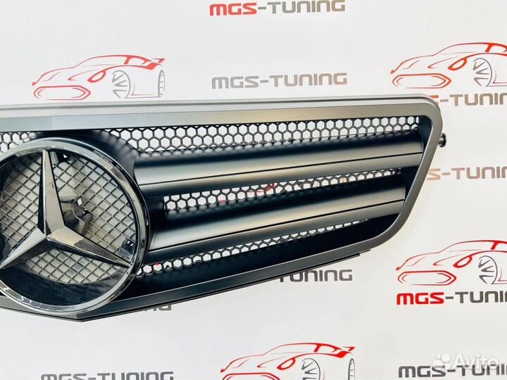Решетка на Mercedes c-class W204 2 полосы черный мат