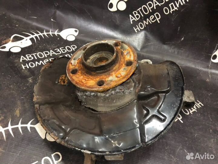 Кулак поворотный передний правый Volvo S60 2.5L