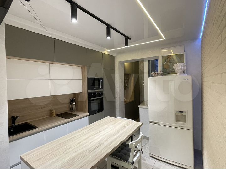 2-к. квартира, 56 м², 1/9 эт.