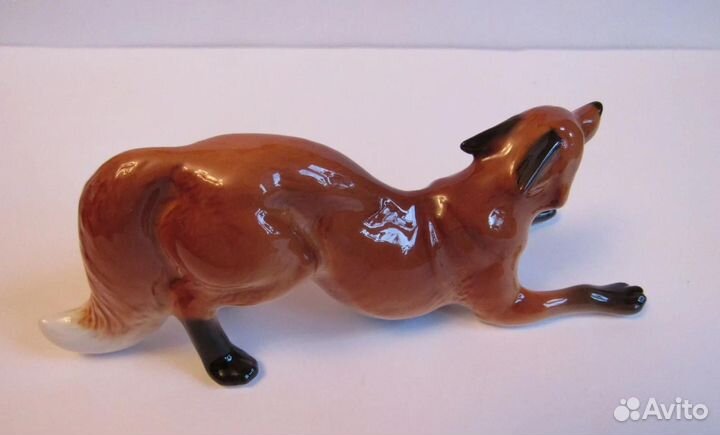Фарфоровая статуэтка лиса