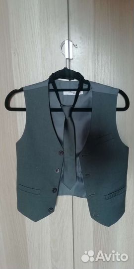Жилет 140р и галстук школа