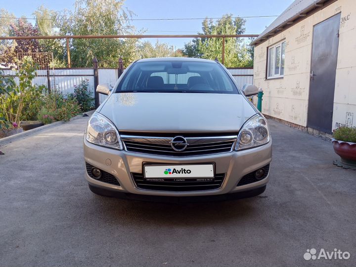 Opel Astra, 2011