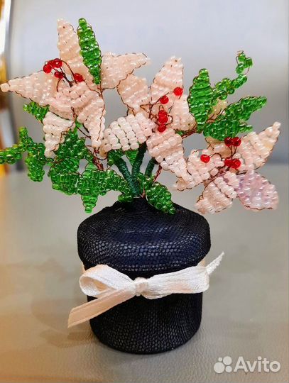 Яйцо пасхальное и букет из бисера