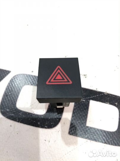 Кнопка аварийного сигнала Skoda Yeti 5L 2012