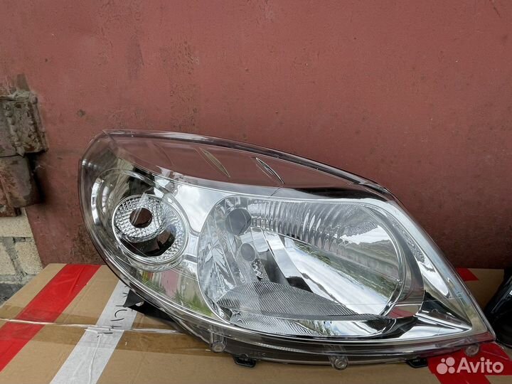 Фара Рено Сандеро