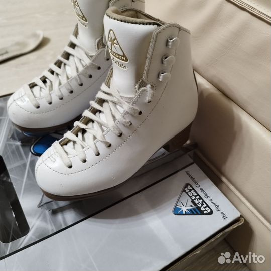 Коньки фигурные Jackson Artist 28