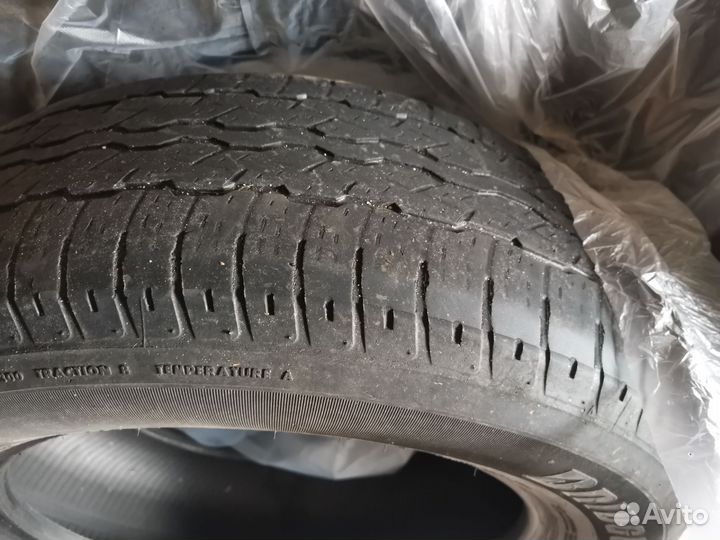 Bridgestone Dueler H/T D687 225/65 R17