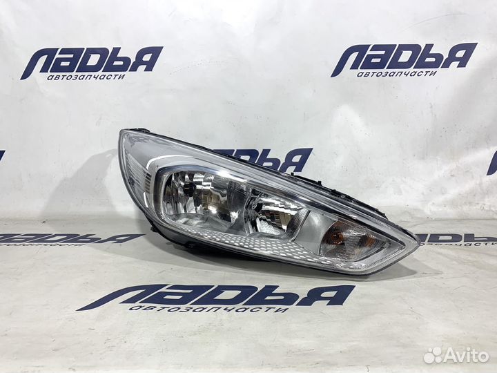 Фара Ford Focus 3 (15) правая хром