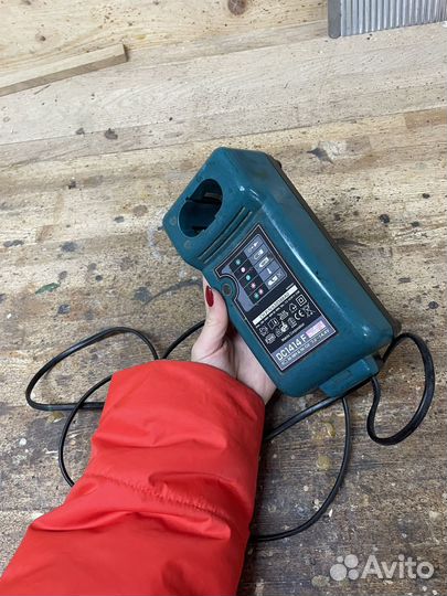 Зарядное с акб Makito оригинал