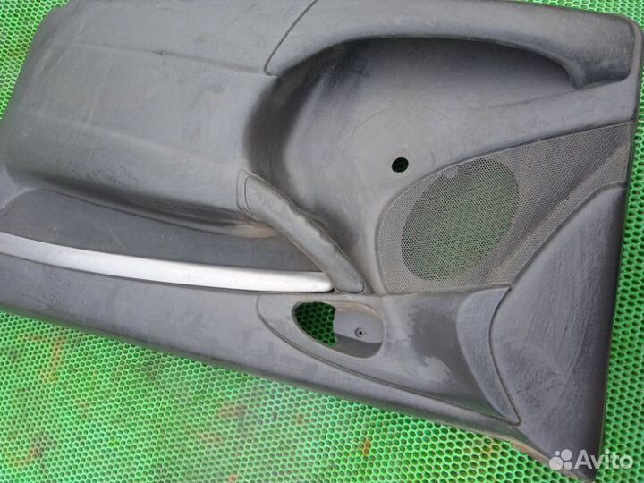 Обшивка карта двери передняя правая Ford Focus 1