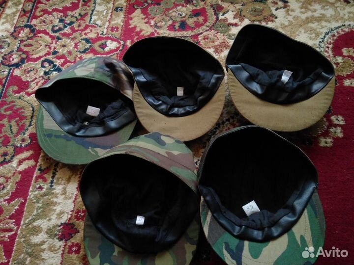 Военные шапки, снаряжение