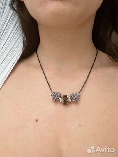 Подвеска кулон с шармами, чокер на шнурке