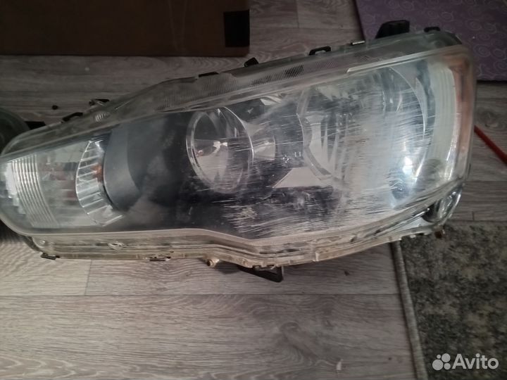 Фары Митсубиси Лансер 10